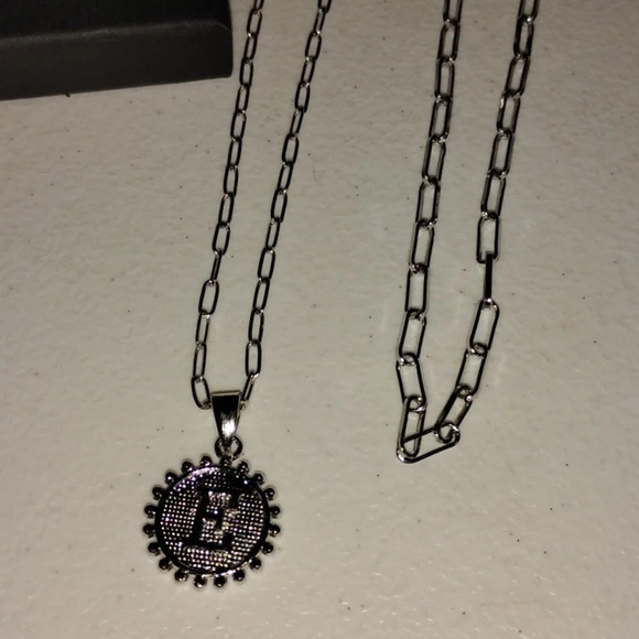 Letter E paper‎ clip style necklaces - Picture 1 of 3
